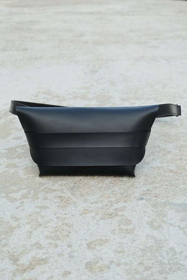 136-belt-bag-vegetable-tanned-calfskin-leather-black-small-05 L136 S