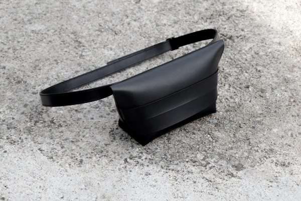 136-belt-bag-vegetable-tanned-calfskin-leather-black-06 L136 M