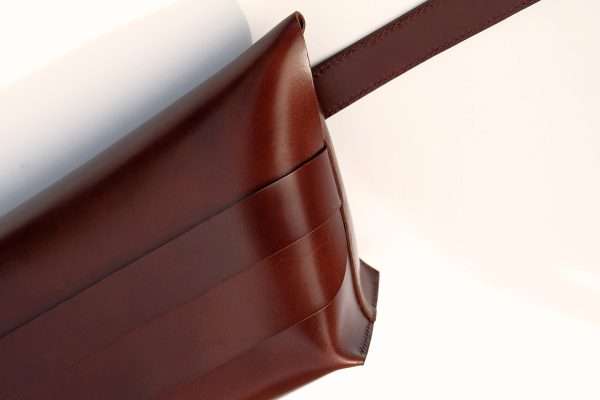 136-belt-bag-vegetable-tanned-calfskin-leather-in-brown-medium032 L136 M